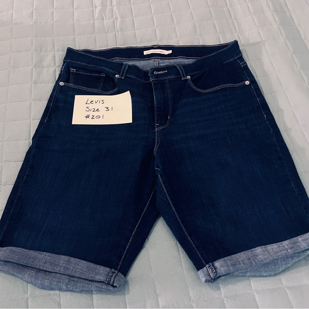 Levi’s Classic Bermuda Shorts Size 31 #201